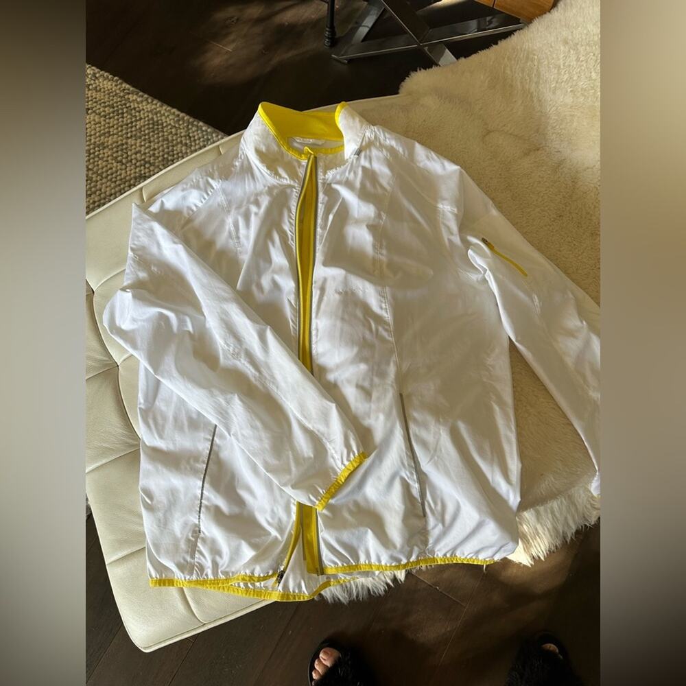Lucy Windbreaker, size medium